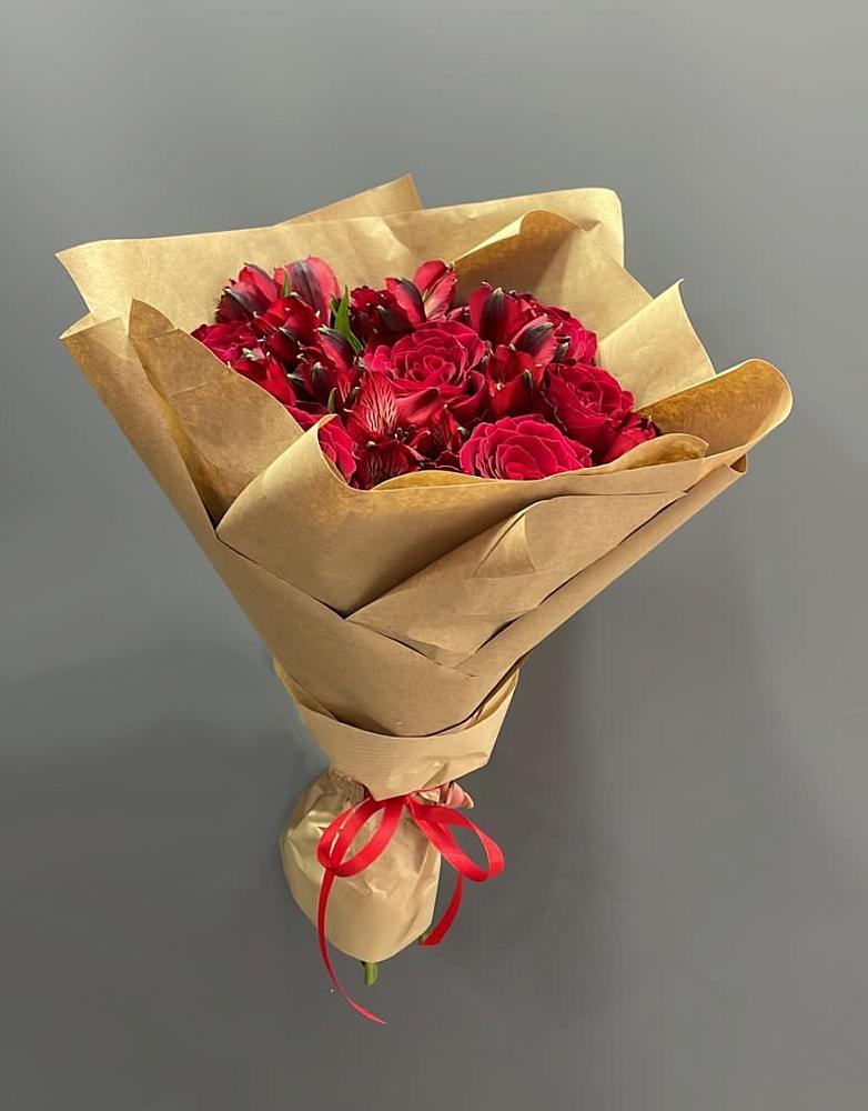 Букет цветов из: Альстромерии и Розы в Усолье-Сибирское