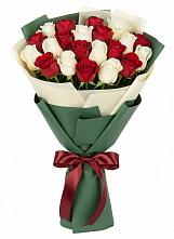 Букет Микс из красных и белых роз в Усолье-Сибирское