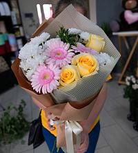 Букет цветов из:  Герберы, Розы и Хризантемы в Усолье-Сибирское