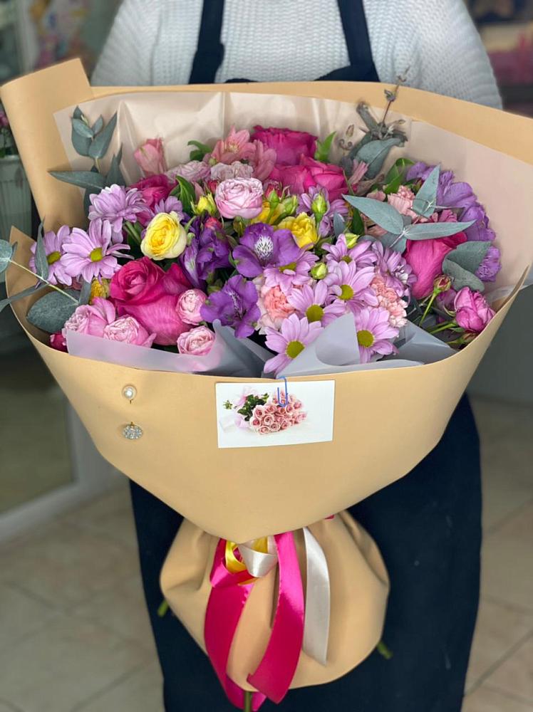 Букет цветов из: Хризантемы, Гвоздики и Альстромерии в Усолье-Сибирское