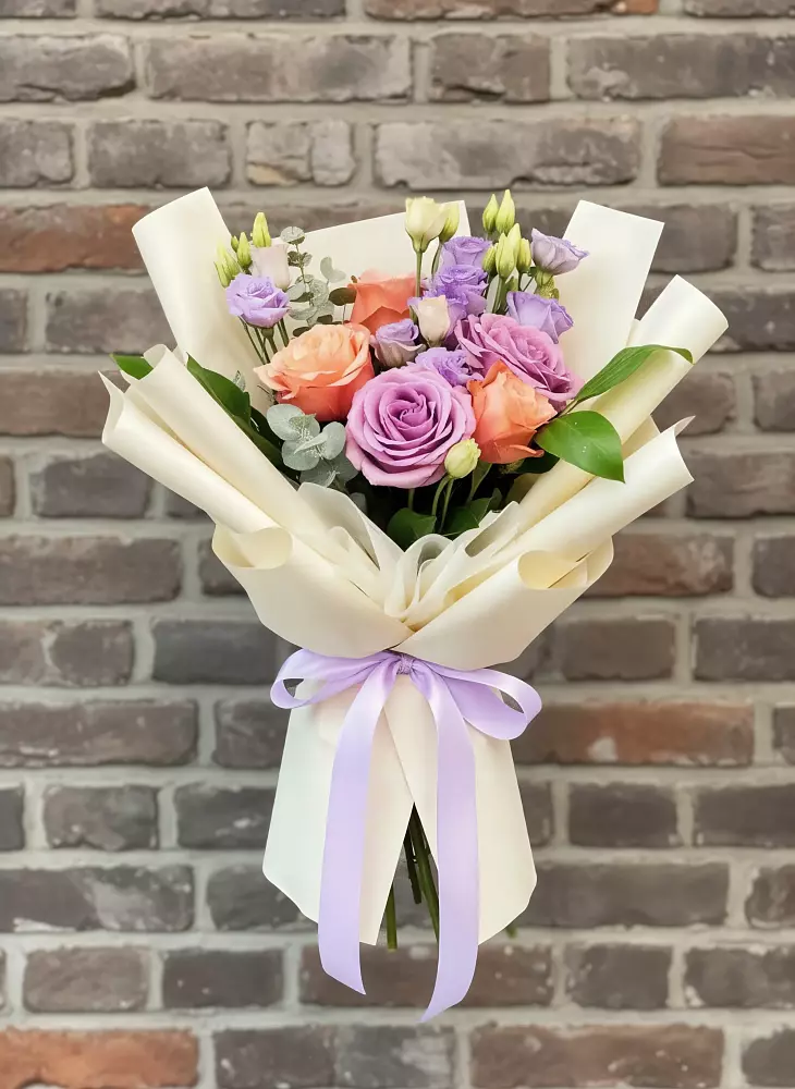 Букет цветов из: Лизиантусы и Розы в Усолье-Сибирское