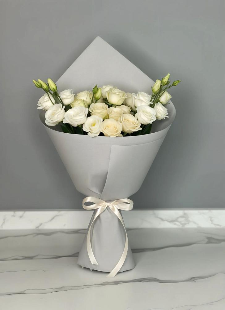 Букет цветов из: Розы и Лизиантусы в Усолье-Сибирское