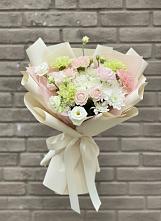 Букет цветов из:  Гвоздики, Розы, Лизиантусы и Хризантемы в Усолье-Сибирское