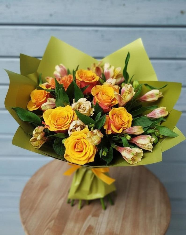 Букет цветов из: Альстромерии и Розы в Усолье-Сибирское