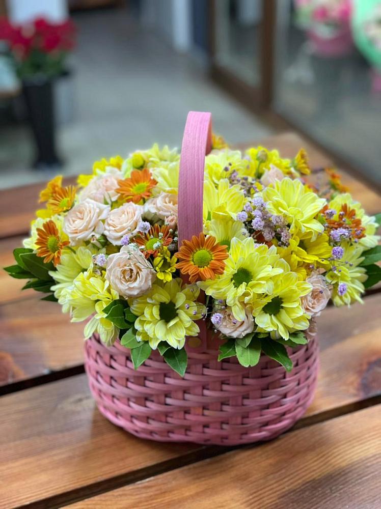 Цветочная композиция из Хризантемы и Розы в корзине в Усолье-Сибирское